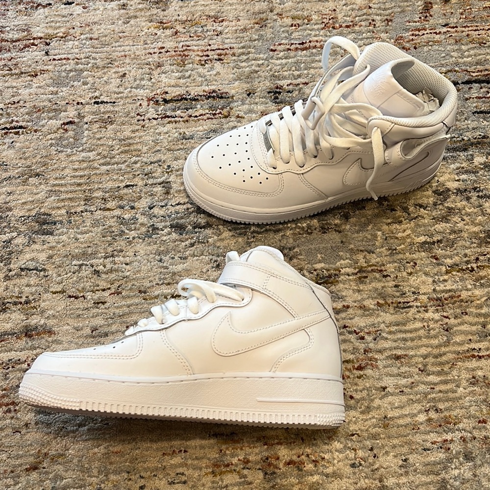 High top Air Force 1’s